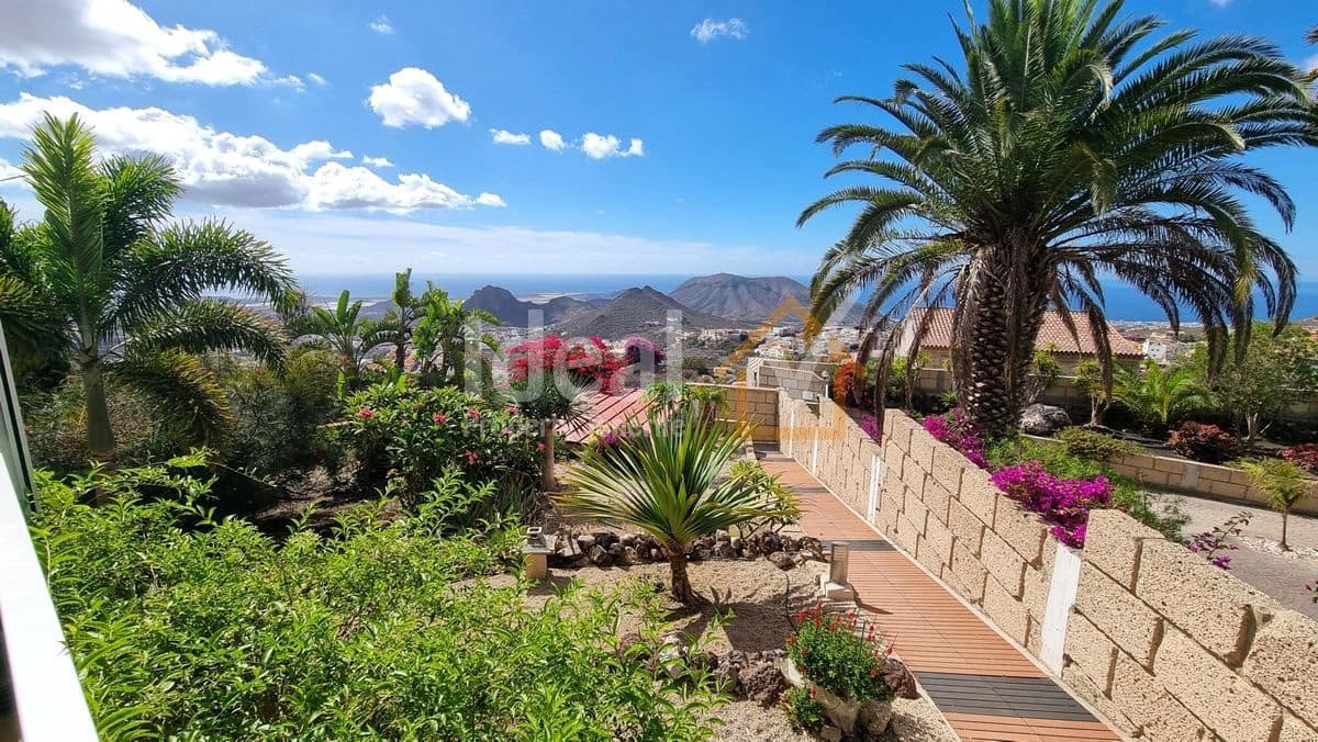 5 sypialnia Willa na sprzedaż w Arona z garażem - 1 045 000 € (Ref: 8629850)