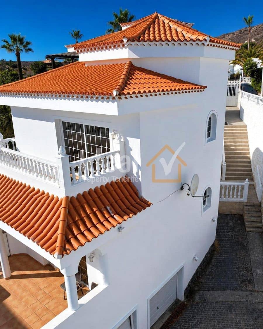 3 bedroom Villa for sale in Callao Salvaje with pool - € 850,000 (Ref: 8675624)