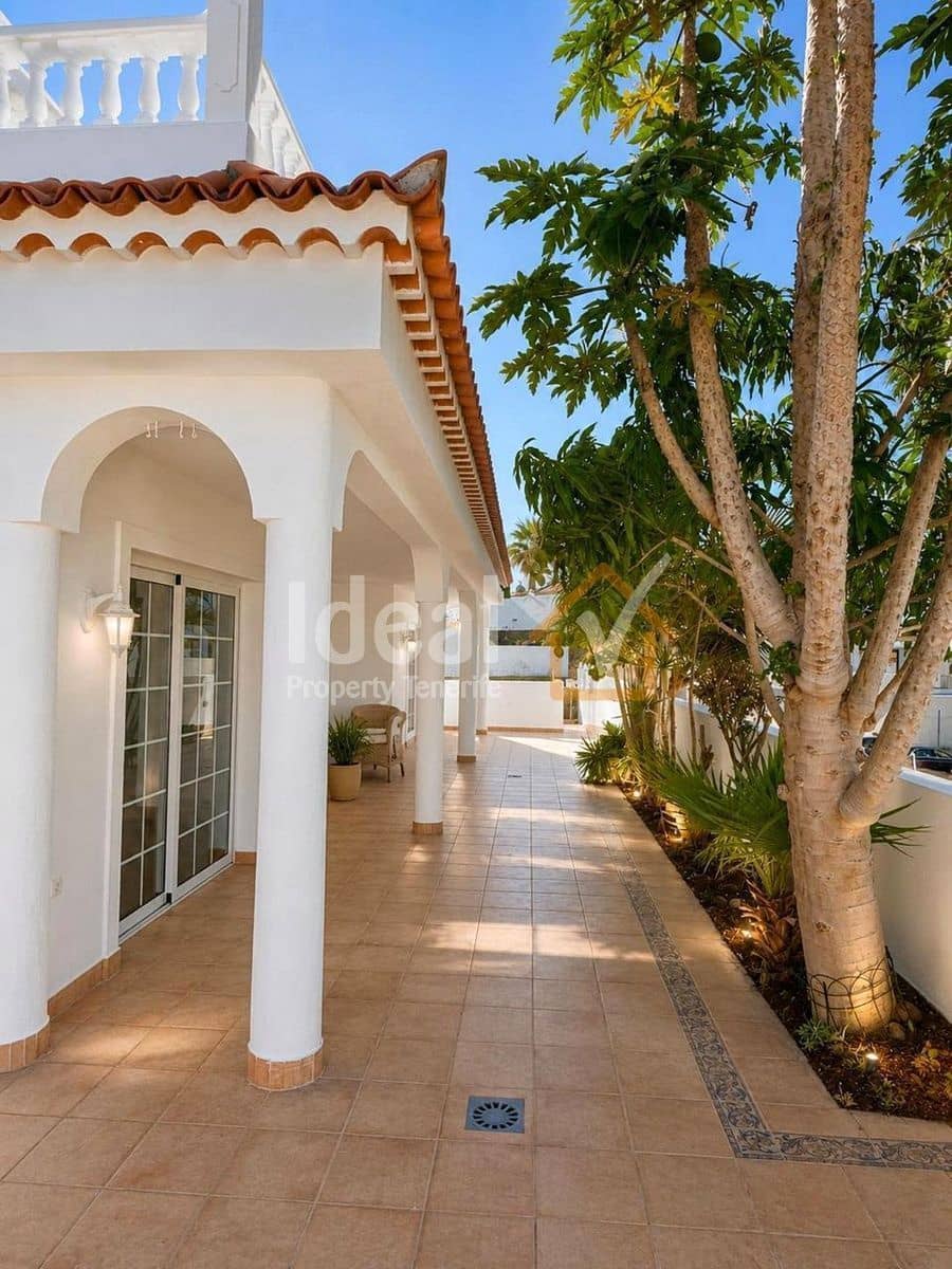 3 bedroom Villa for sale in Callao Salvaje with pool - € 850,000 (Ref: 8675624)