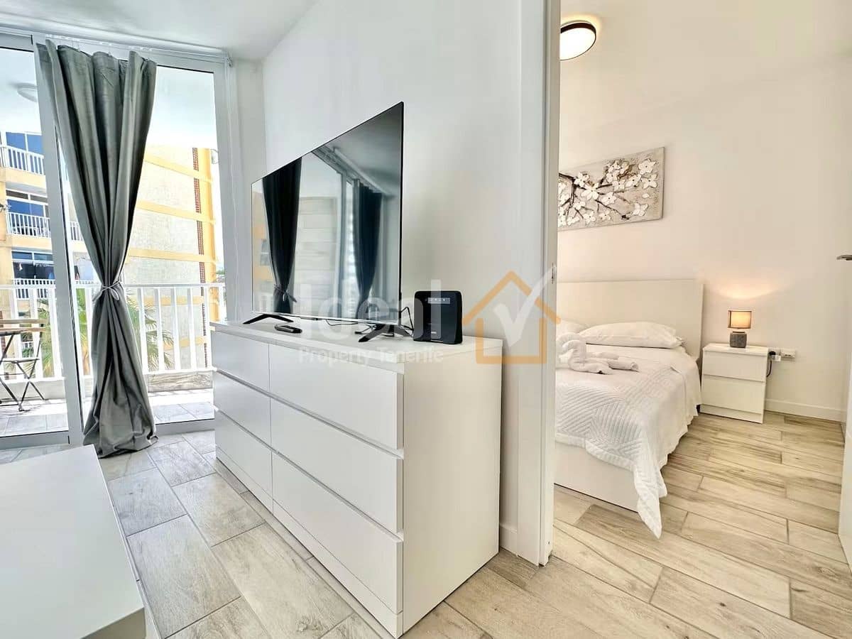 1 soverom Leilighet til salgs i Playa de las Americas med svømmebasseng - € 270 000 (Ref: 8687344)