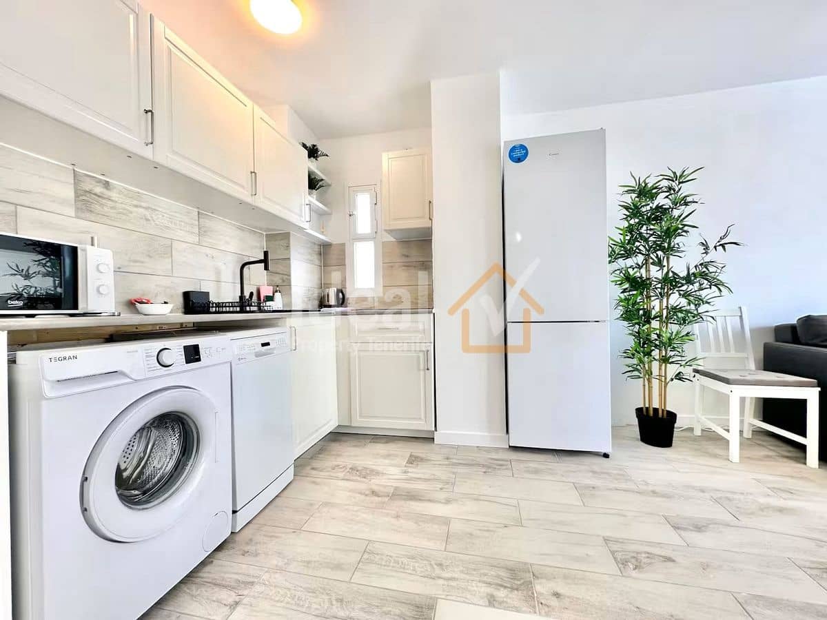 1 soverom Leilighet til salgs i Playa de las Americas med svømmebasseng - € 270 000 (Ref: 8687344)