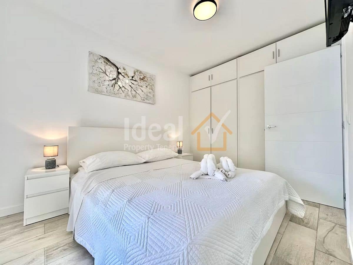 1 soverom Leilighet til salgs i Playa de las Americas med svømmebasseng - € 270 000 (Ref: 8687344)