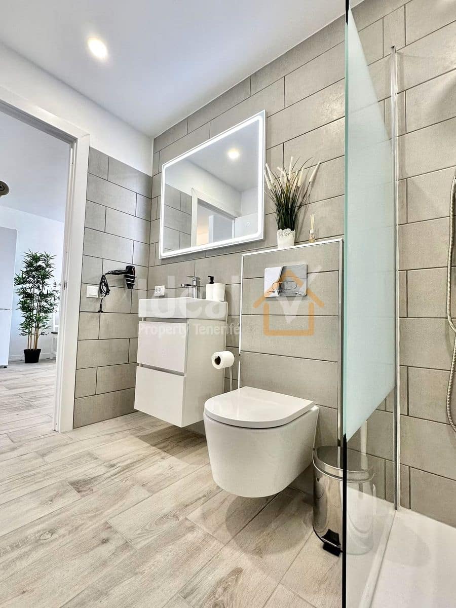 1 soverom Leilighet til salgs i Playa de las Americas med svømmebasseng - € 270 000 (Ref: 8687344)