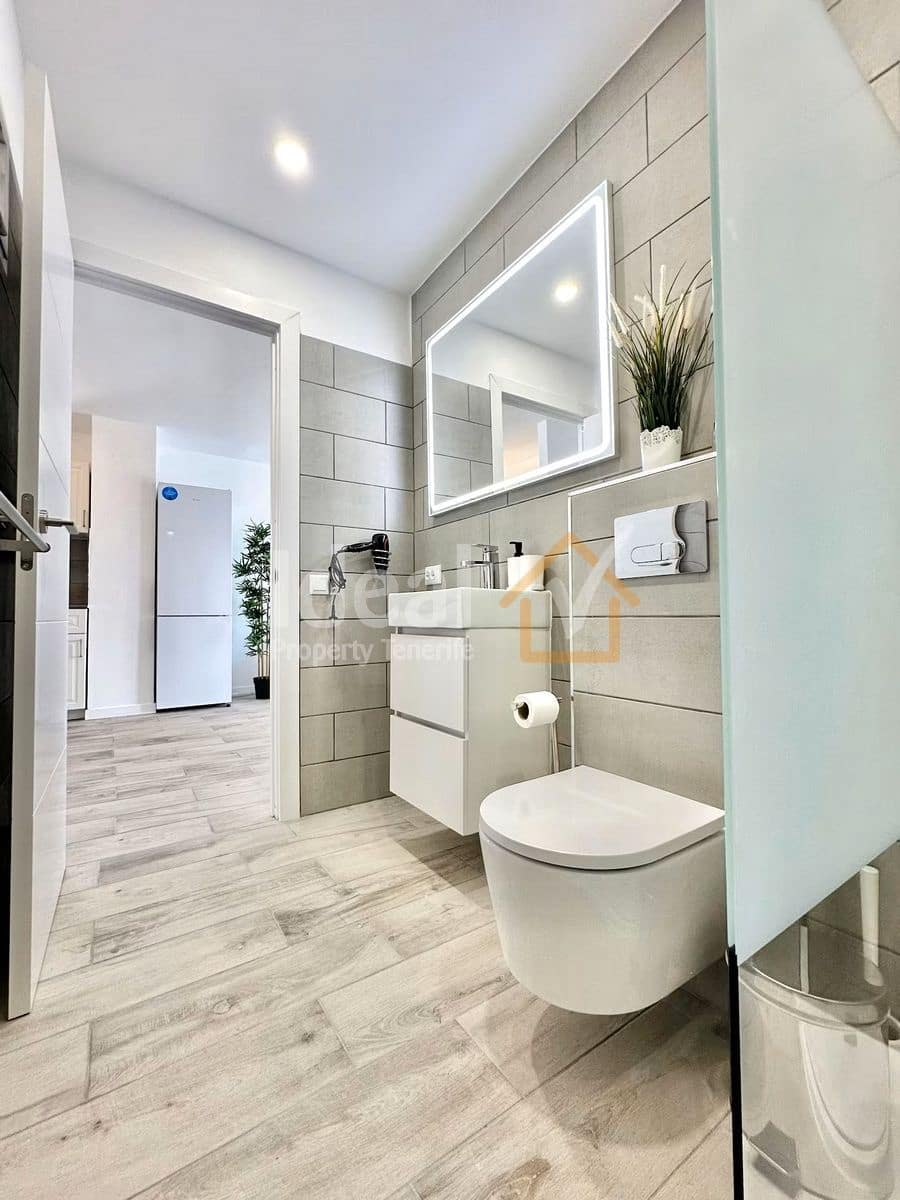 1 soverom Leilighet til salgs i Playa de las Americas med svømmebasseng - € 270 000 (Ref: 8687344)