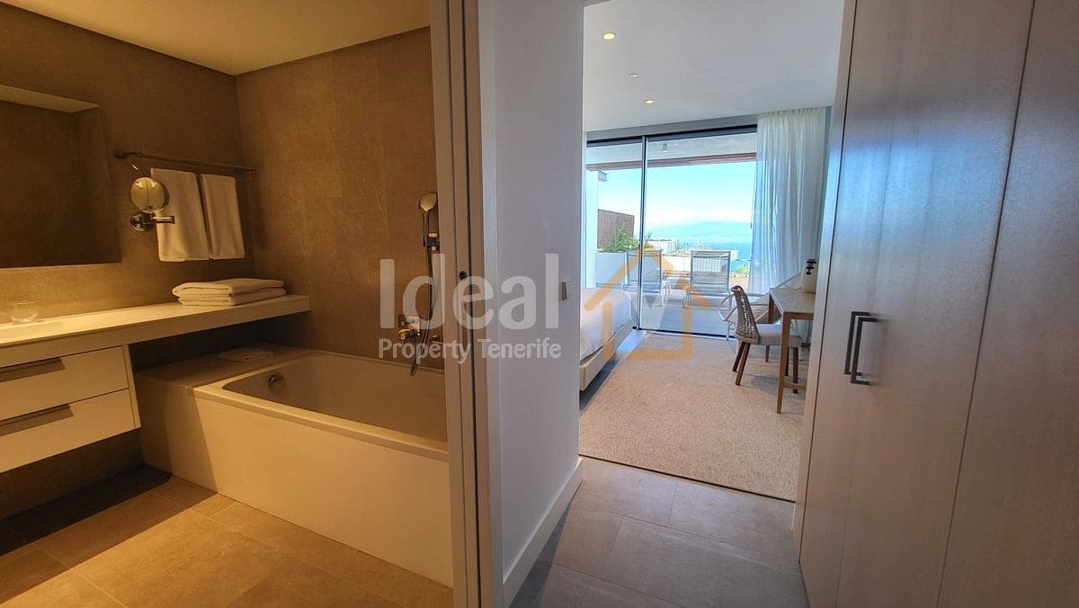 2 soveværelse Lejlighed til salg i Guia de Isora med swimmingpool garage - € 1.102.500 (Ref: 8699391)