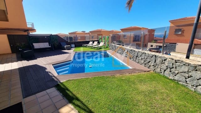 3 makuuhuone Huvila myytävänä paikassa Puerto Santiago, Santiago del Teide mukana uima-altaan 
autotalli - 1 100 000 € (Ref: 8773030)