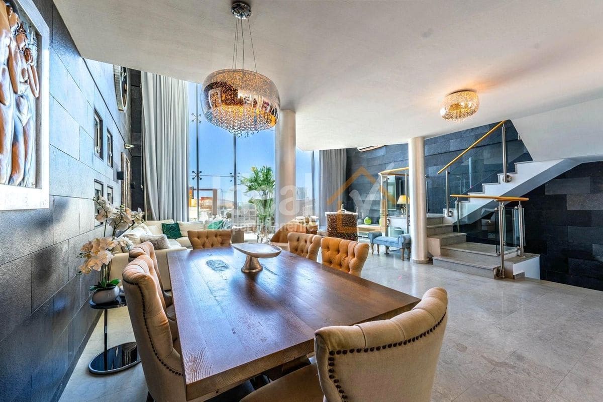 Chalet de 5 habitaciones en Costa Adeje en venta con piscina garaje - 2.520.000 € (Ref: 8785999)