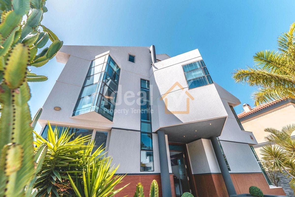 Chalet de 5 habitaciones en Costa Adeje en venta con piscina garaje - 2.520.000 € (Ref: 8785999)