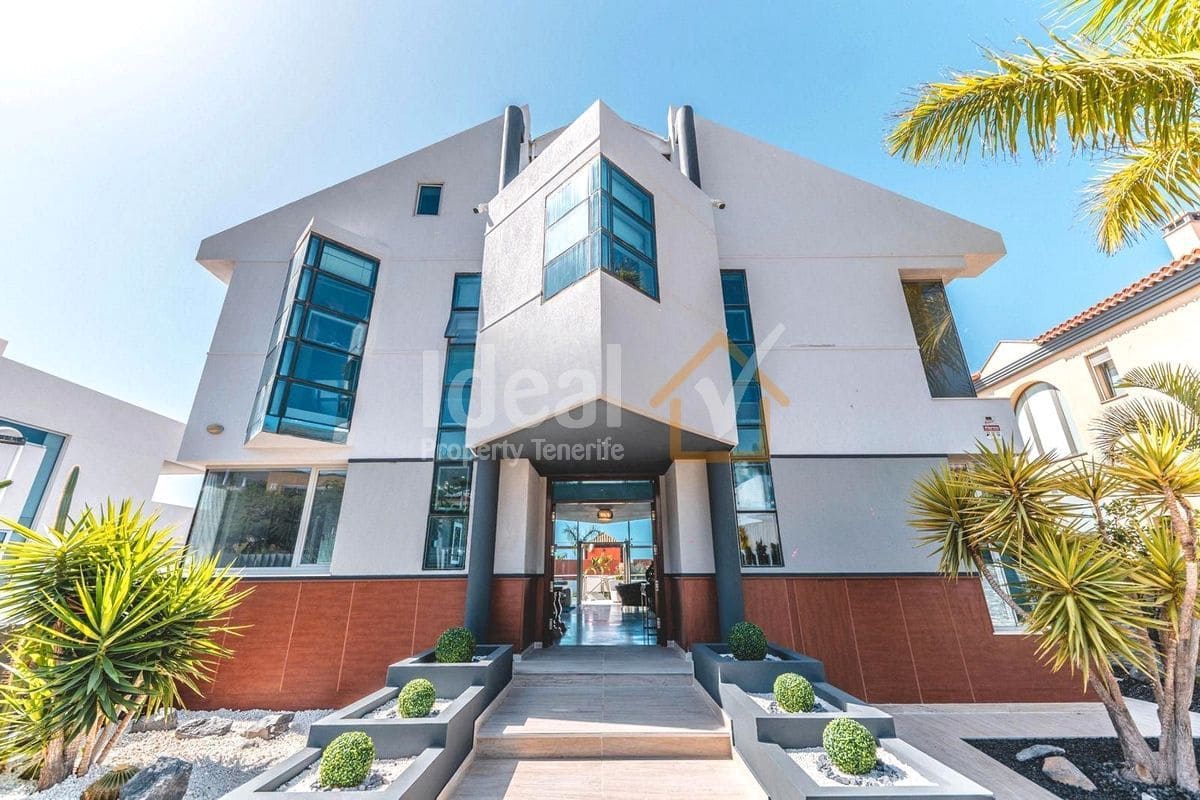 Chalet de 5 habitaciones en Costa Adeje en venta con piscina garaje - 2.520.000 € (Ref: 8785999)