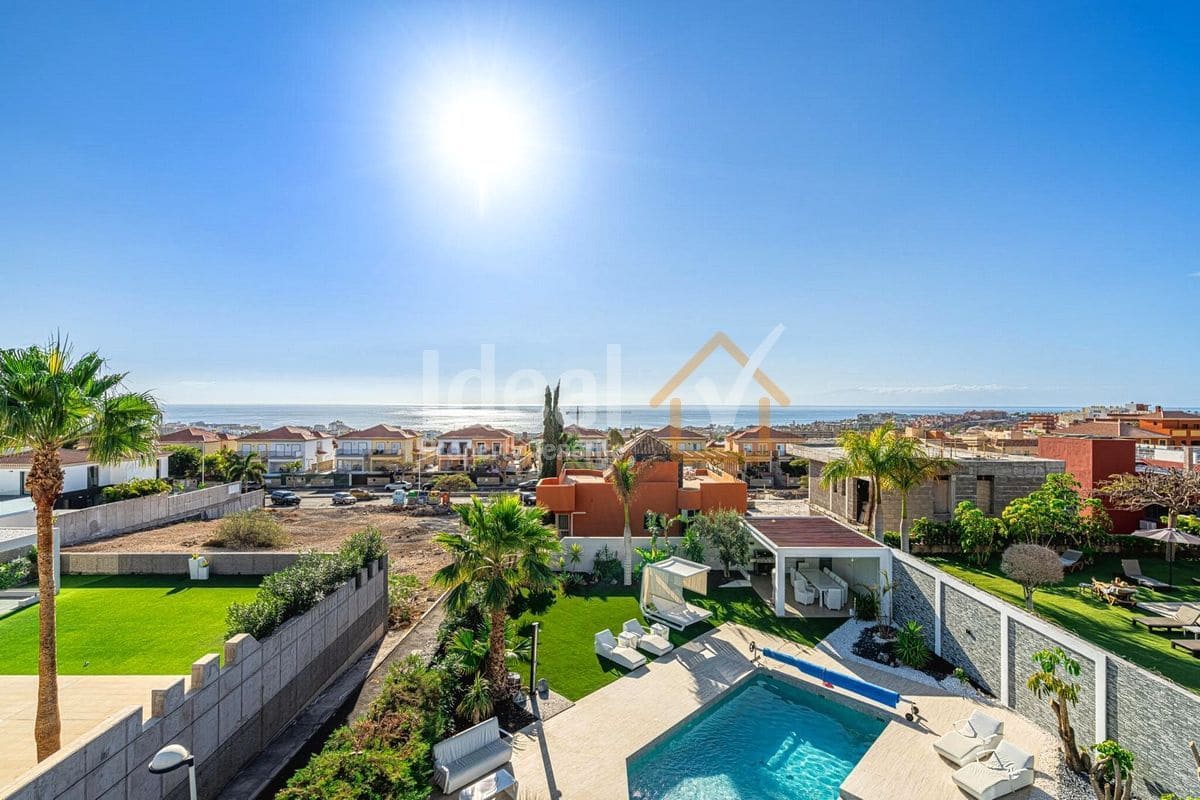 Chalet de 5 habitaciones en Costa Adeje en venta con piscina garaje - 2.520.000 € (Ref: 8785999)