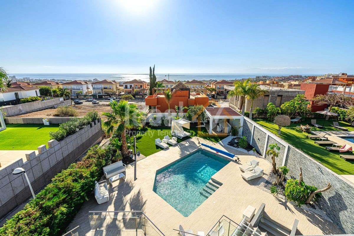 Chalet de 5 habitaciones en Costa Adeje en venta con piscina garaje - 2.520.000 € (Ref: 8785999)