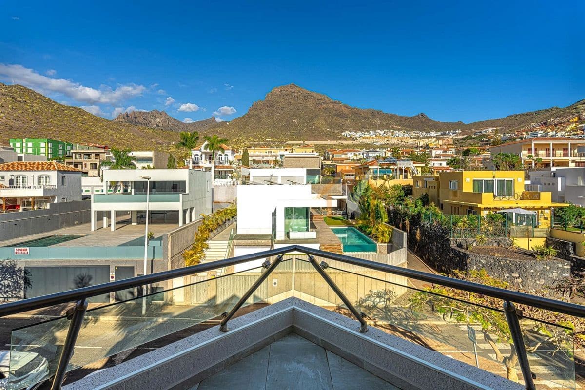 Chalet de 5 habitaciones en Costa Adeje en venta con piscina garaje - 2.520.000 € (Ref: 8785999)