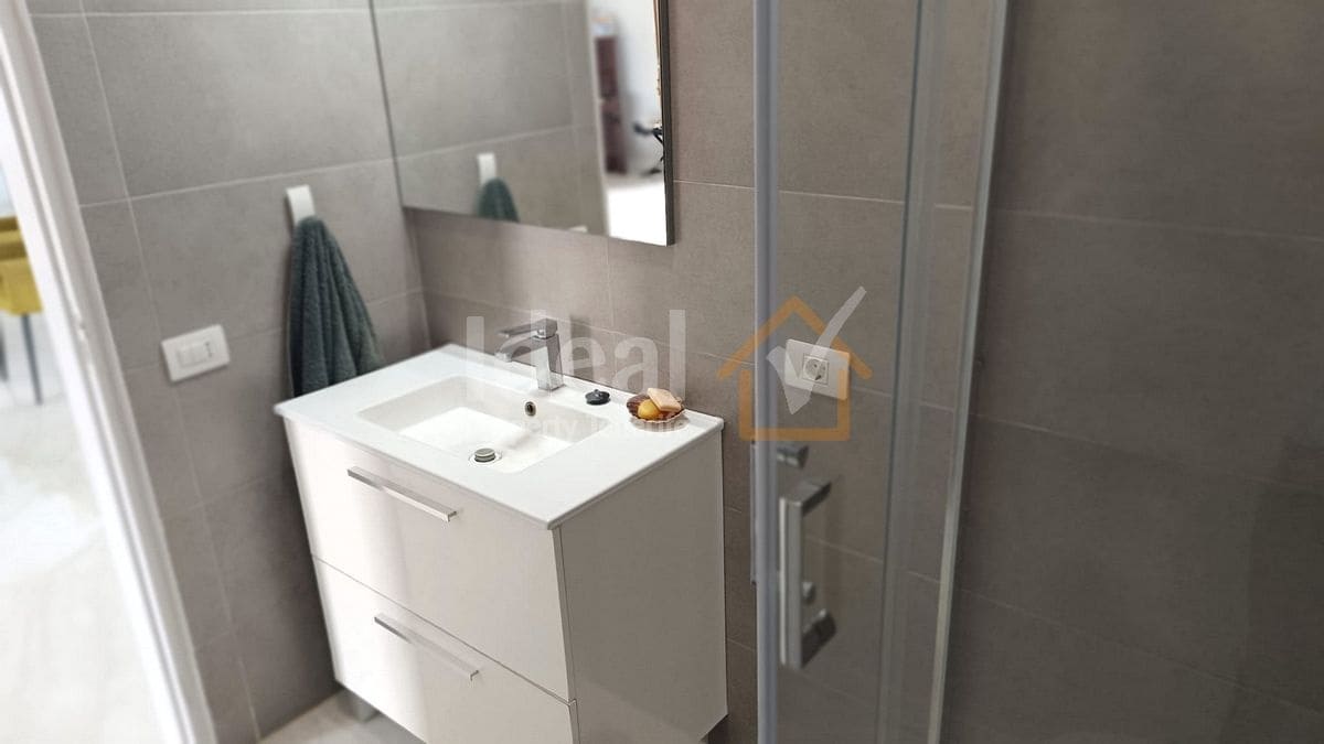 9 soverom Villa til salgs i Arona med svømmebasseng garasje - € 880 000 (Ref: 8942719)