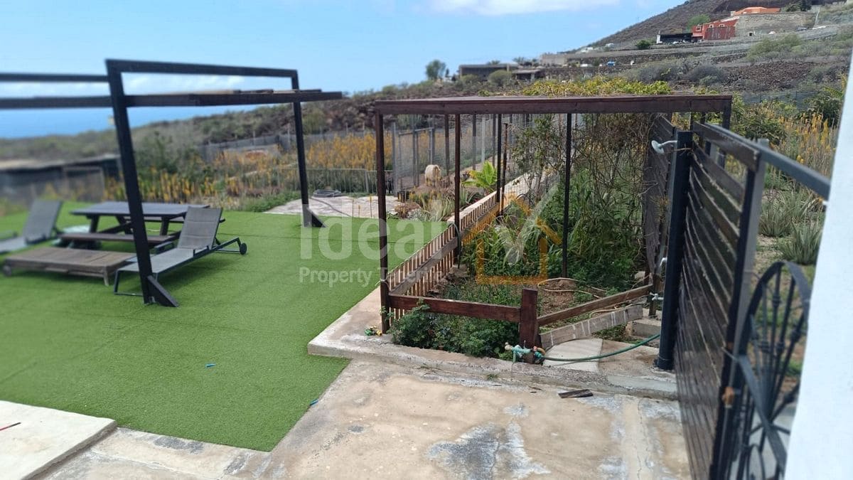 9 soverom Villa til salgs i Arona med svømmebasseng garasje - € 880 000 (Ref: 8942719)