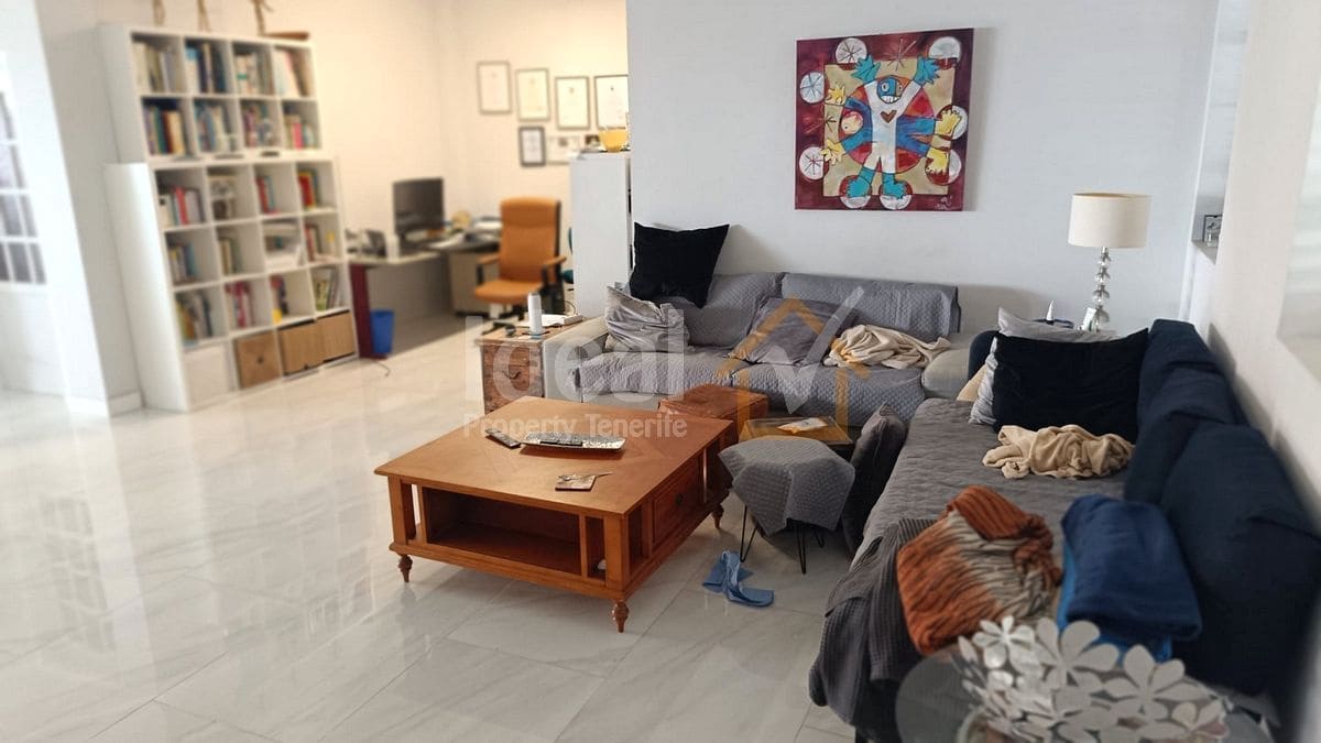 9 soverom Villa til salgs i Arona med svømmebasseng garasje - € 880 000 (Ref: 8942719)