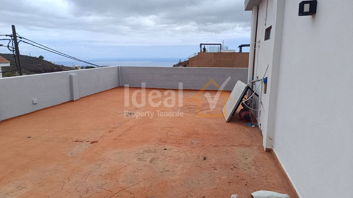 9 soverom Villa til salgs i Arona med svømmebasseng garasje - € 880 000 (Ref: 8942719)