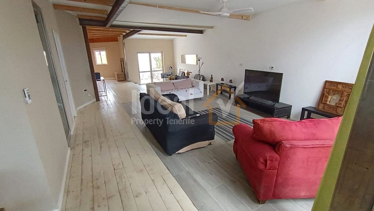 9 soverom Villa til salgs i Arona med svømmebasseng garasje - € 880 000 (Ref: 8942719)