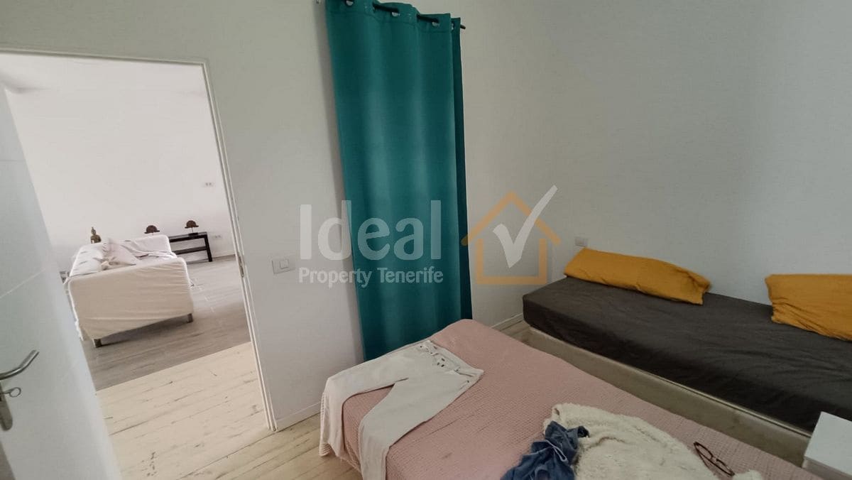 9 soverom Villa til salgs i Arona med svømmebasseng garasje - € 880 000 (Ref: 8942719)