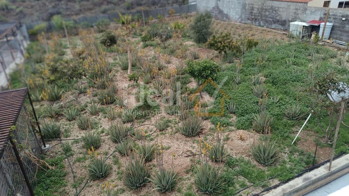 9 soverom Villa til salgs i Arona med svømmebasseng garasje - € 880 000 (Ref: 8942719)