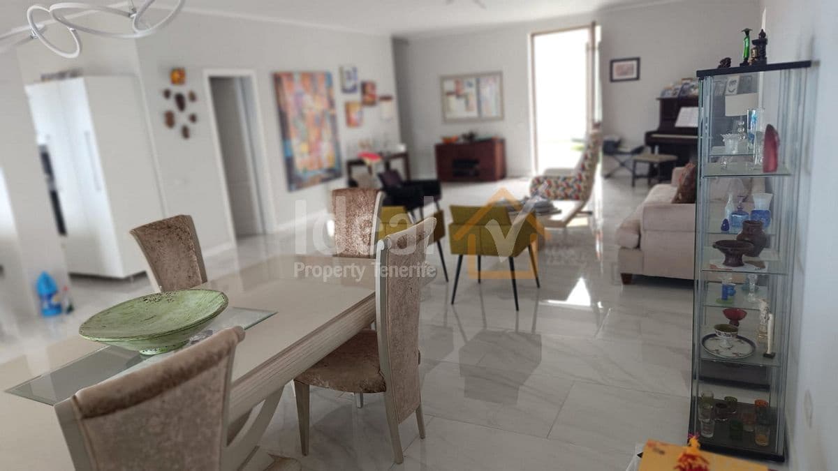 9 soverom Villa til salgs i Arona med svømmebasseng garasje - € 880 000 (Ref: 8942719)