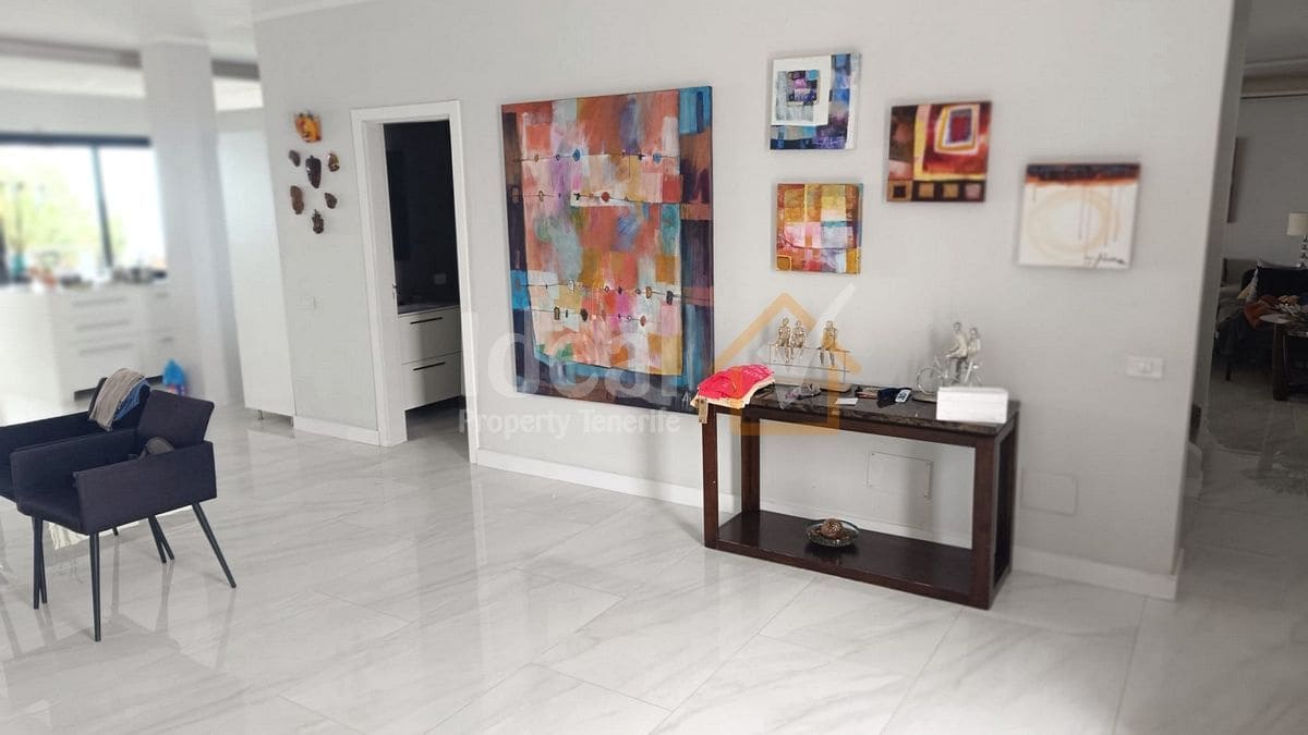 9 soverom Villa til salgs i Arona med svømmebasseng garasje - € 880 000 (Ref: 8942719)