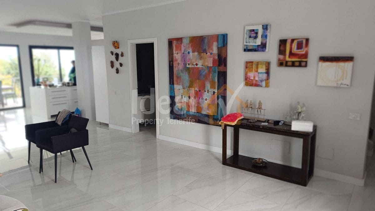 9 soverom Villa til salgs i Arona med svømmebasseng garasje - € 880 000 (Ref: 8942719)