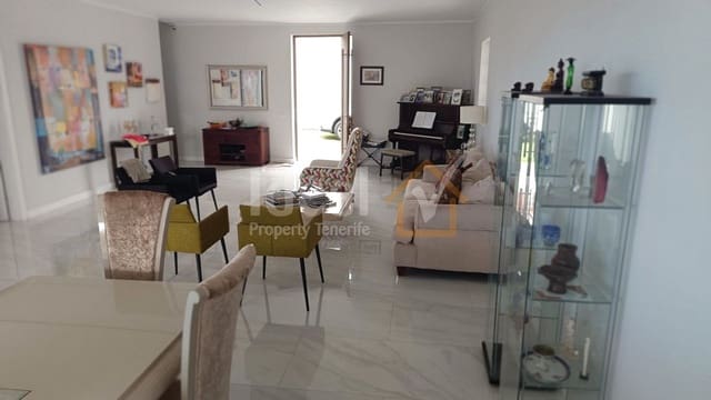 9 soverom Villa til salgs i Arona med svømmebasseng garasje - € 880 000 (Ref: 8942719)