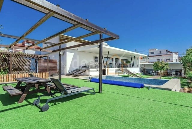 9 soverom Villa til salgs i Arona med svømmebasseng garasje - € 880 000 (Ref: 8942719)