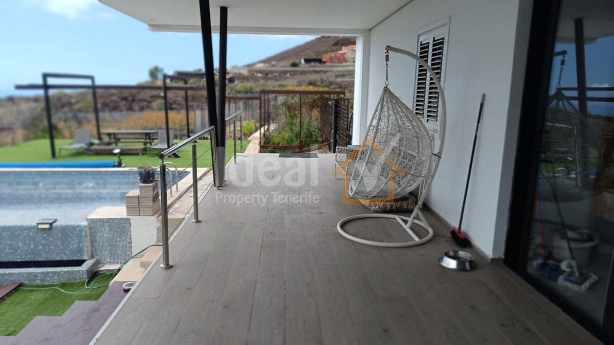 9 soverom Villa til salgs i Arona med svømmebasseng garasje - € 880 000 (Ref: 8942719)