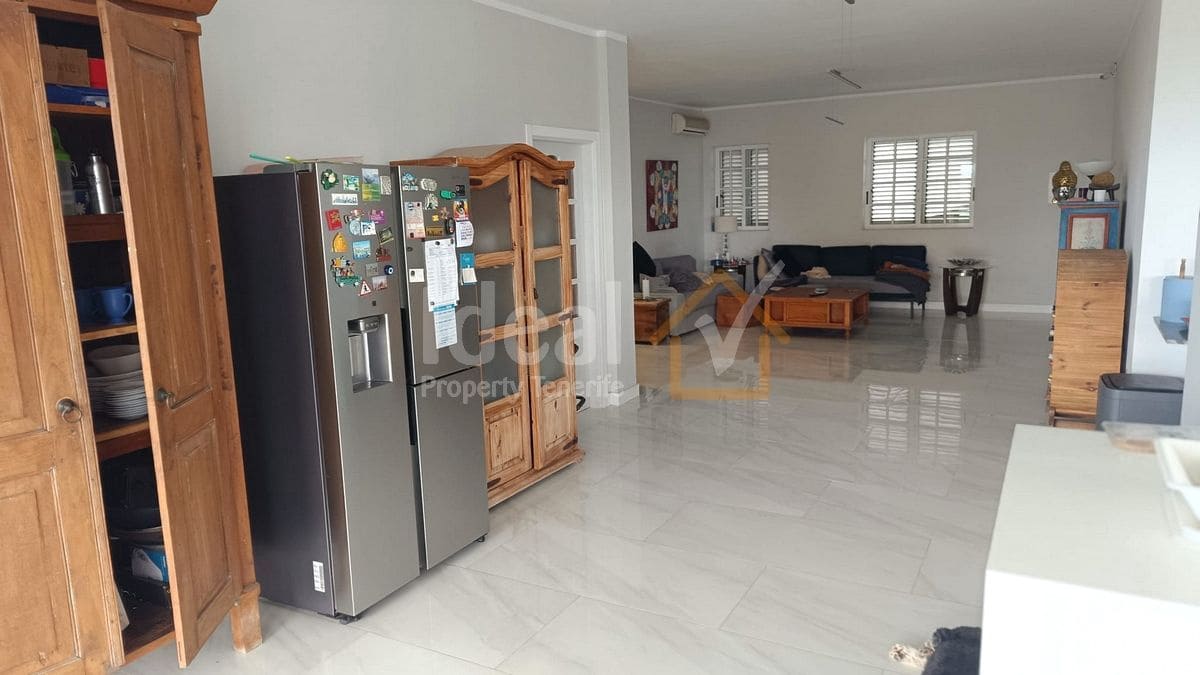 9 soverom Villa til salgs i Arona med svømmebasseng garasje - € 880 000 (Ref: 8942719)