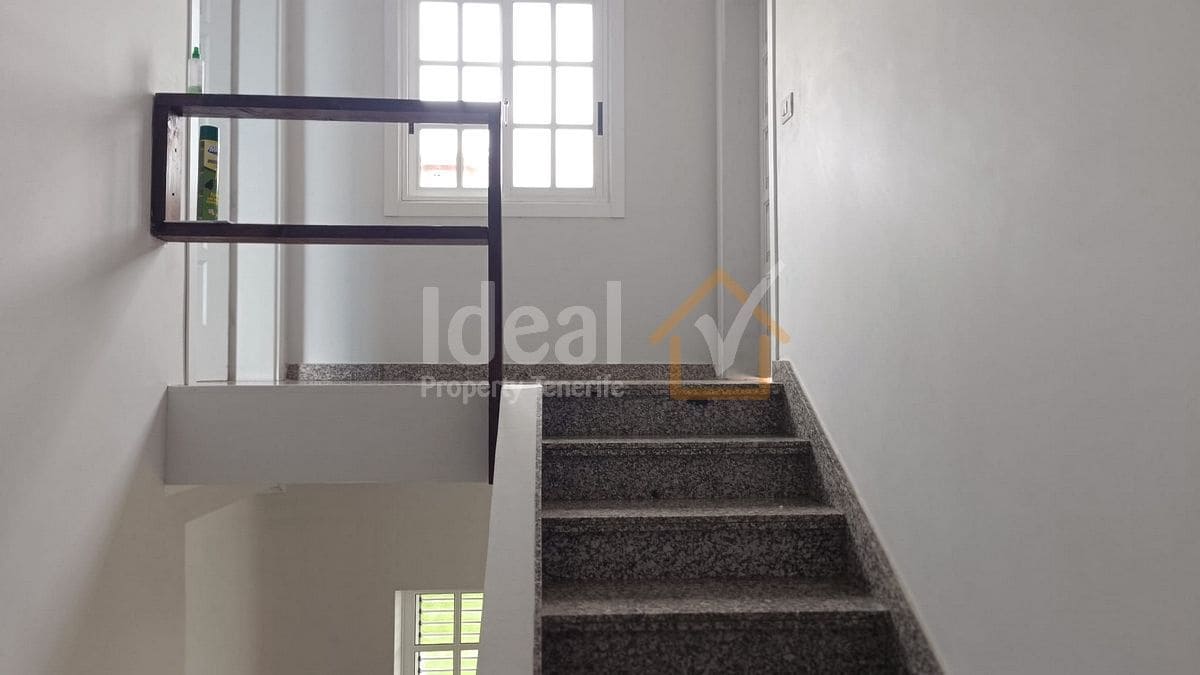 9 soverom Villa til salgs i Arona med svømmebasseng garasje - € 880 000 (Ref: 8942719)