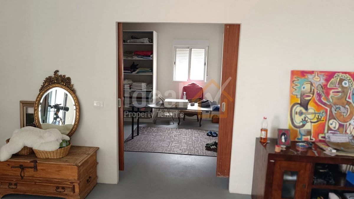 9 soverom Villa til salgs i Arona med svømmebasseng garasje - € 880 000 (Ref: 8942719)