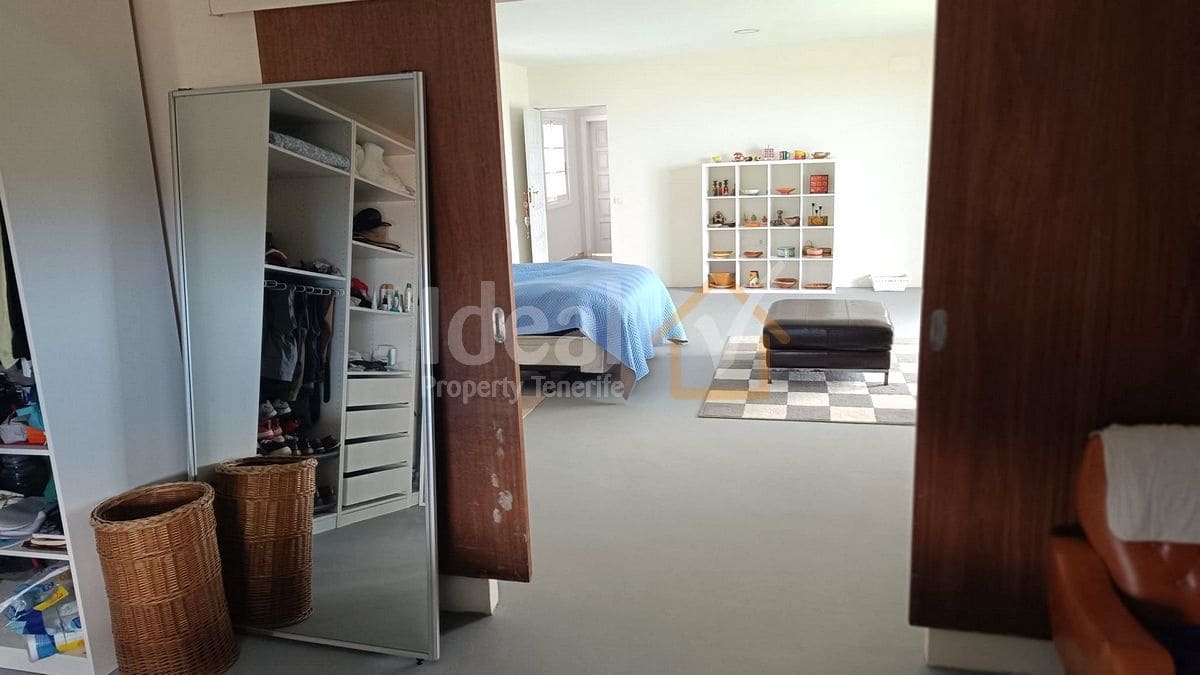 9 soverom Villa til salgs i Arona med svømmebasseng garasje - € 880 000 (Ref: 8942719)