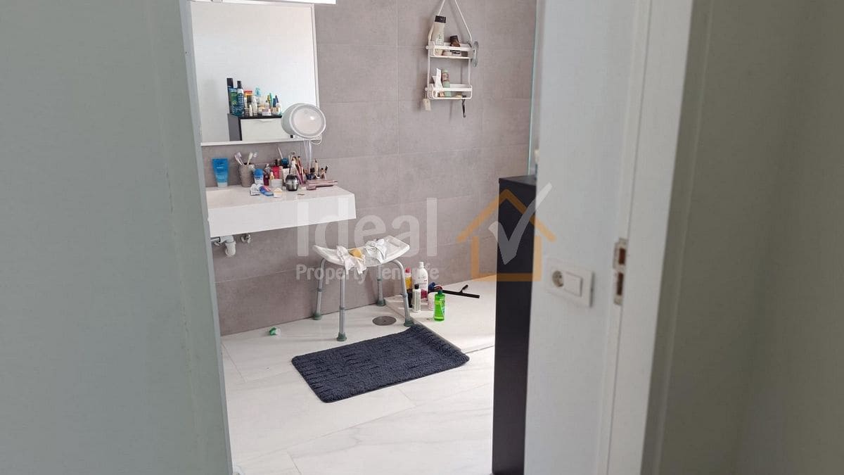 9 soverom Villa til salgs i Arona med svømmebasseng garasje - € 880 000 (Ref: 8942719)