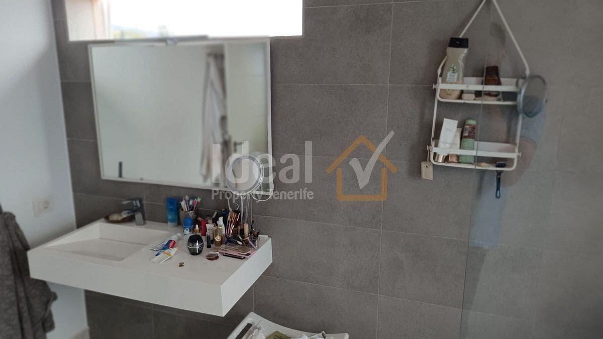 9 soverom Villa til salgs i Arona med svømmebasseng garasje - € 880 000 (Ref: 8942719)