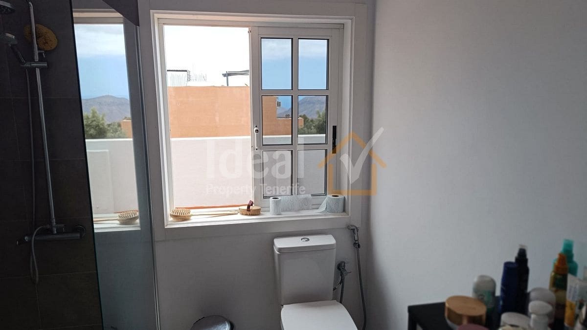 9 soverom Villa til salgs i Arona med svømmebasseng garasje - € 880 000 (Ref: 8942719)