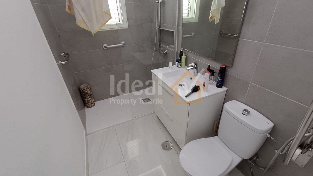 9 soverom Villa til salgs i Arona med svømmebasseng garasje - € 880 000 (Ref: 8942719)