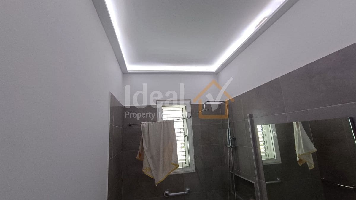 9 soverom Villa til salgs i Arona med svømmebasseng garasje - € 880 000 (Ref: 8942719)