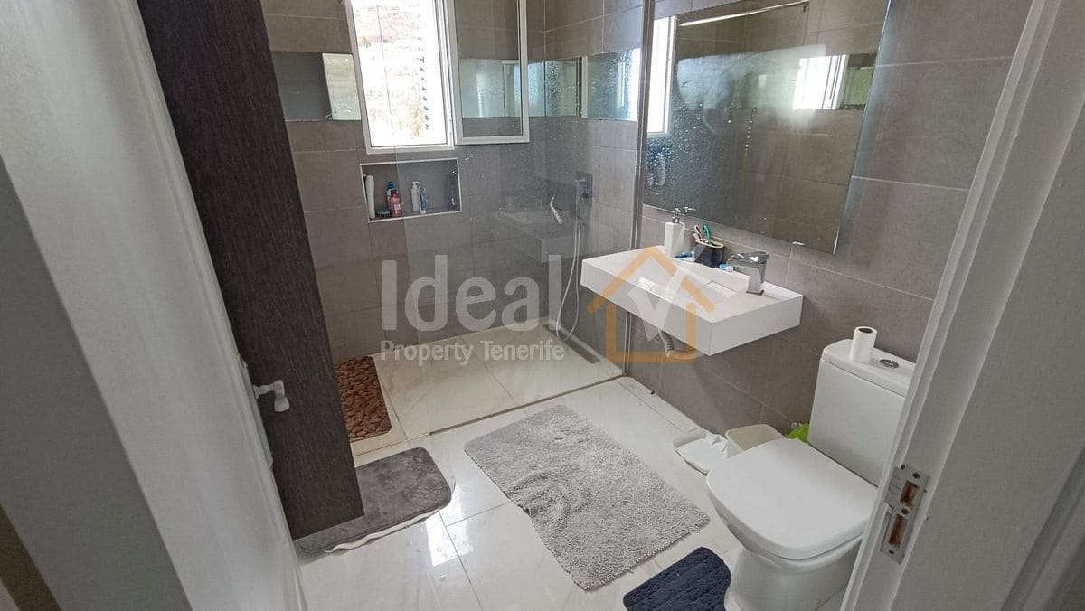 9 soverom Villa til salgs i Arona med svømmebasseng garasje - € 880 000 (Ref: 8942719)