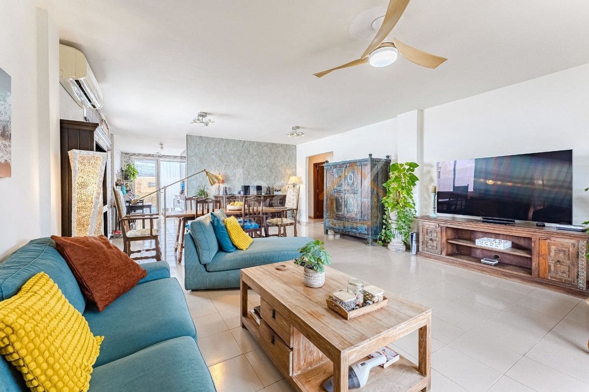 9 soverom Villa til salgs i Arona med svømmebasseng garasje - € 880 000 (Ref: 8942719)