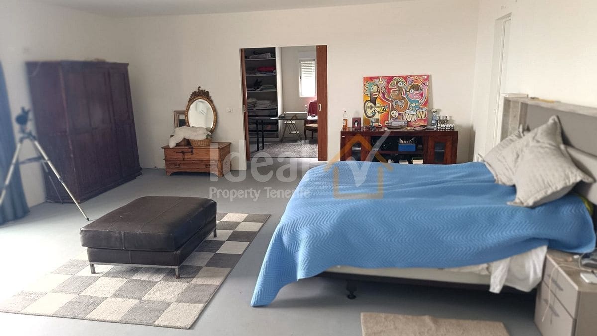 9 soverom Villa til salgs i Arona med svømmebasseng garasje - € 880 000 (Ref: 8942719)