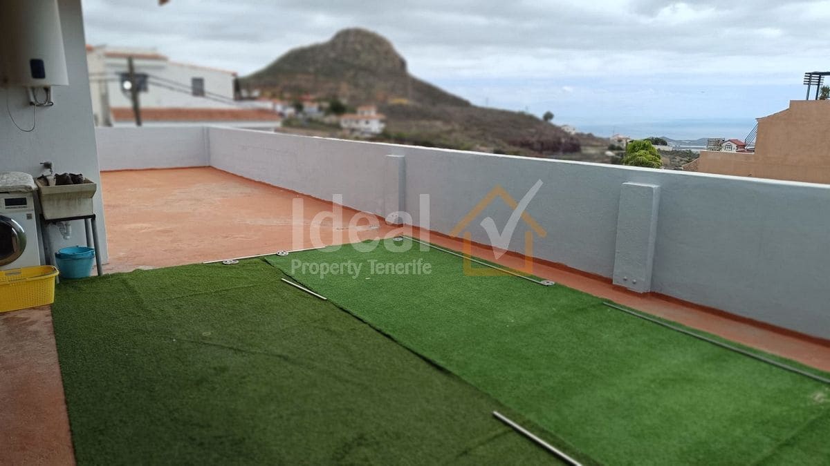 9 soverom Villa til salgs i Arona med svømmebasseng garasje - € 880 000 (Ref: 8942719)