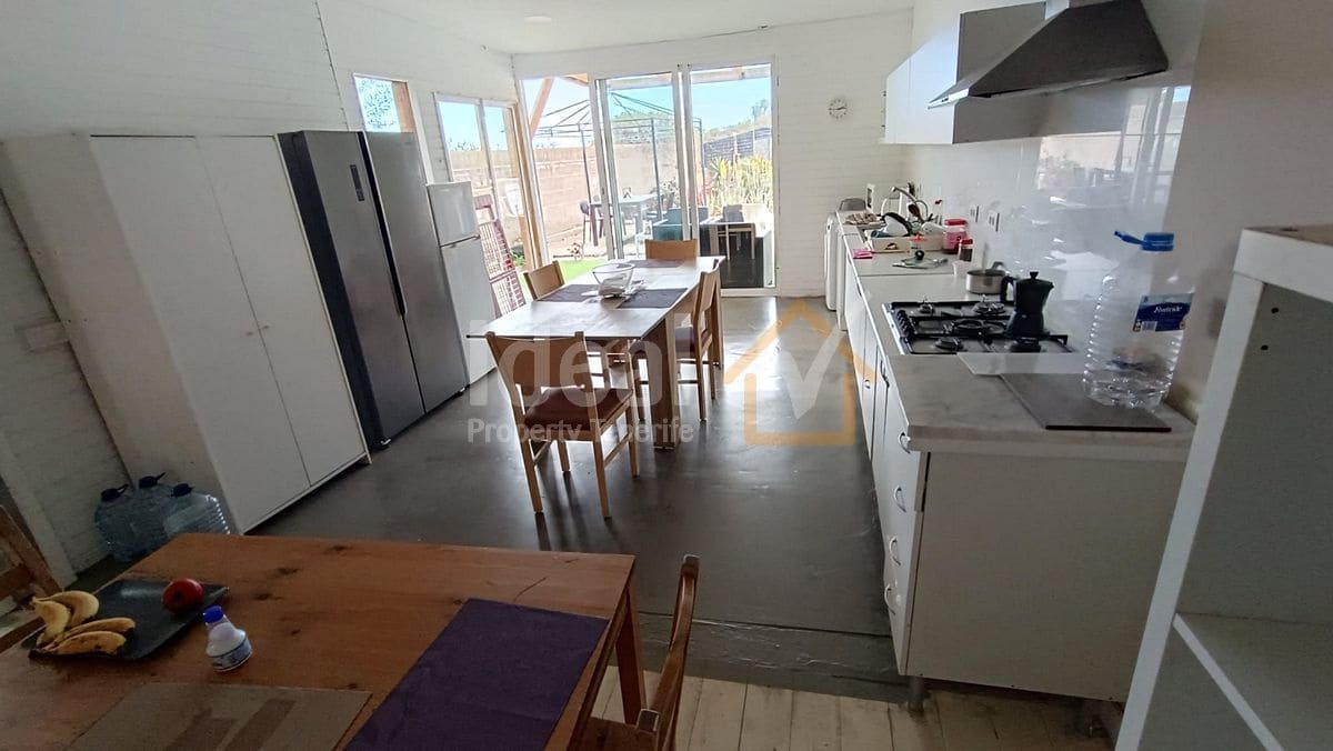 9 soverom Villa til salgs i Arona med svømmebasseng garasje - € 880 000 (Ref: 8942719)