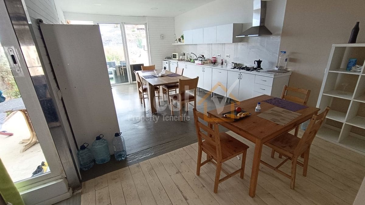 9 soverom Villa til salgs i Arona med svømmebasseng garasje - € 880 000 (Ref: 8942719)