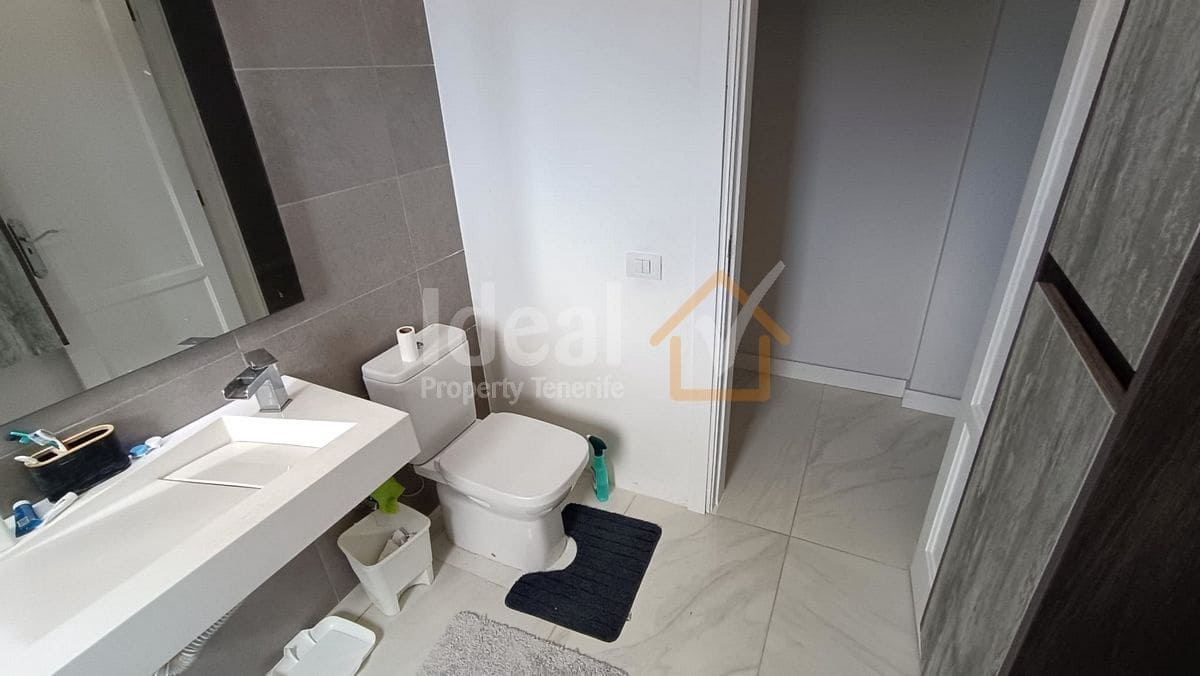 9 soverom Villa til salgs i Arona med svømmebasseng garasje - € 880 000 (Ref: 8942719)