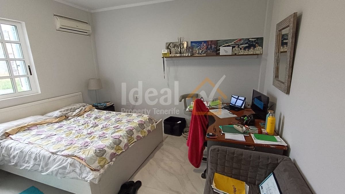 9 soverom Villa til salgs i Arona med svømmebasseng garasje - € 880 000 (Ref: 8942719)