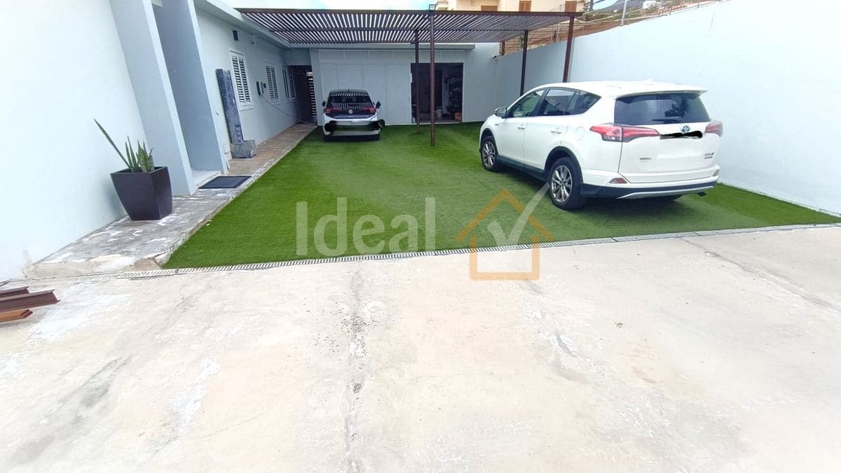 9 soverom Villa til salgs i Arona med svømmebasseng garasje - € 880 000 (Ref: 8942719)