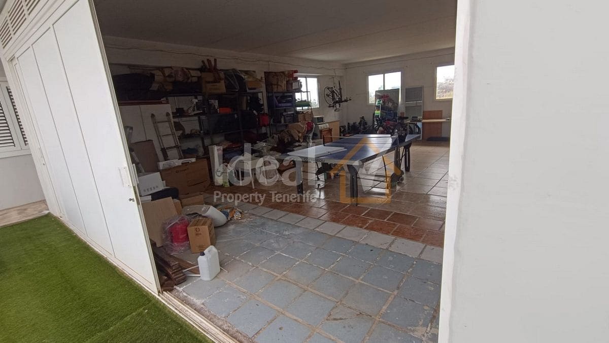 9 soverom Villa til salgs i Arona med svømmebasseng garasje - € 880 000 (Ref: 8942719)