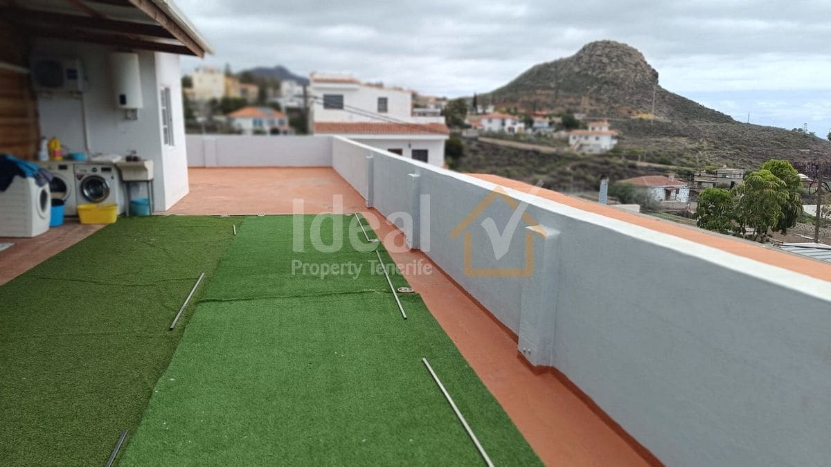 9 soverom Villa til salgs i Arona med svømmebasseng garasje - € 880 000 (Ref: 8942719)