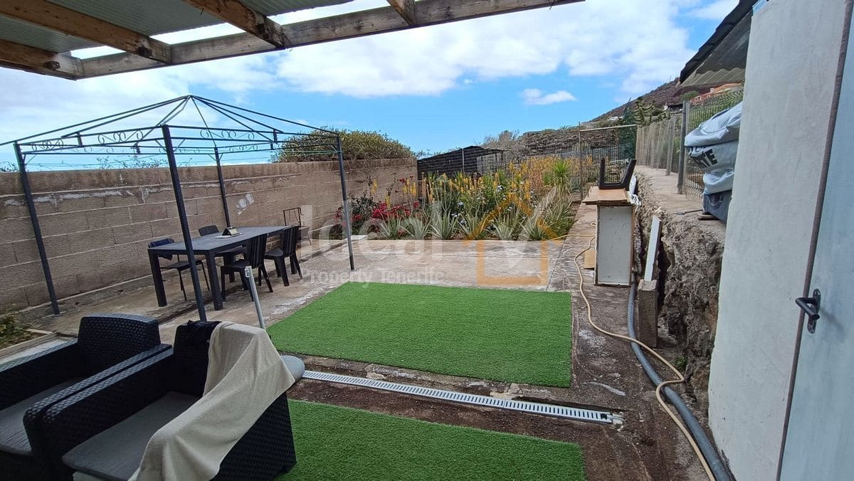 9 soverom Villa til salgs i Arona med svømmebasseng garasje - € 880 000 (Ref: 8942719)